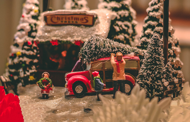 How to Decide Where to Spend the Holidays this Year
